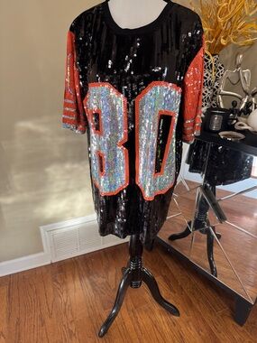 Main Strip Sequin Jersey Style with '80' Black/Orange Sleeves Size M NWT